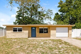 11034 Taft Dr in Port Richey, FL - Building Photo