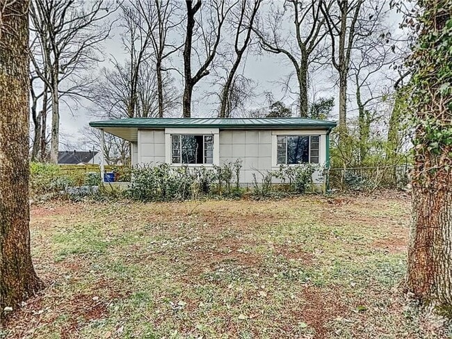 832 Burchill St SW in Atlanta, GA - Foto de edificio - Building Photo