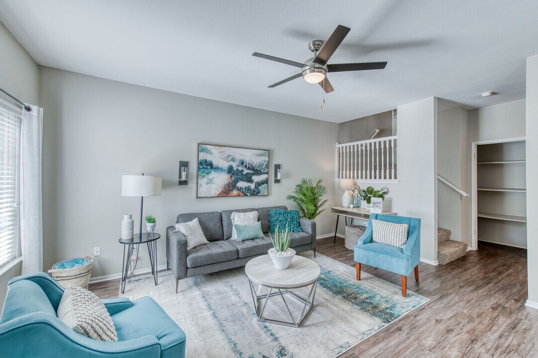 Ascent Townhome Apartments in Fresno, CA - Building Photo