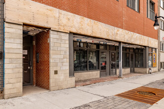 4720-4722 Sainte-Catherine Rue E in Montréal, QC - Building Photo - Building Photo