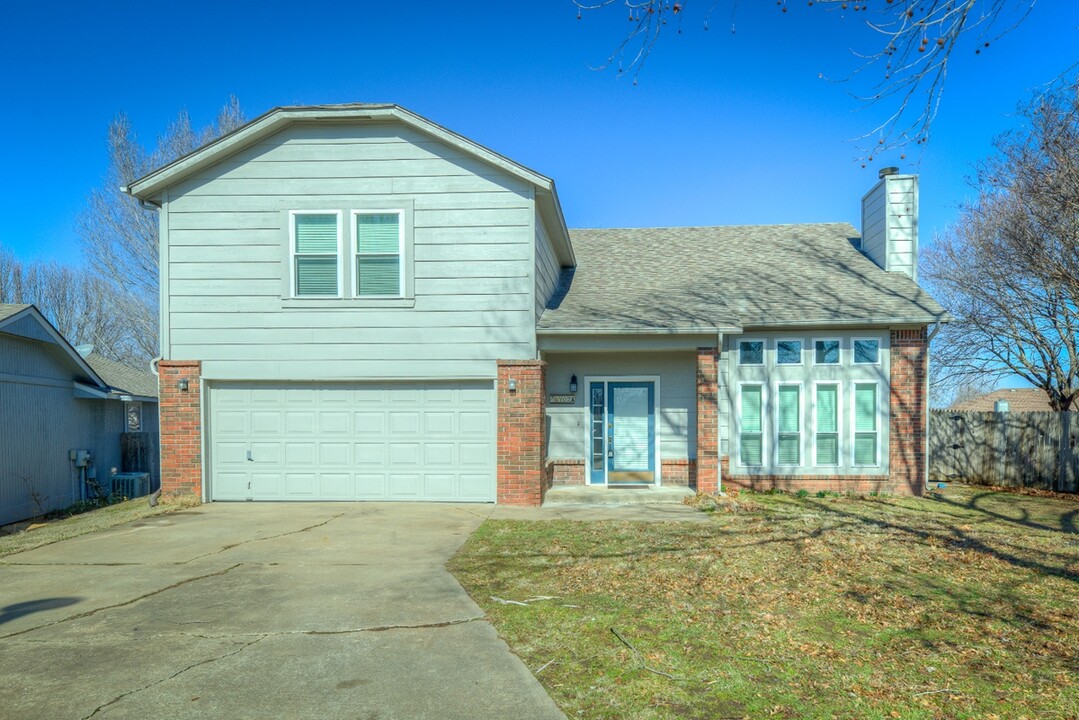 6402 S 28th W Pl in Tulsa, OK - Building Photo