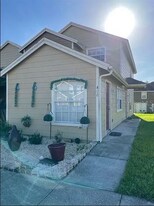 400 Australian Way in Davenport, FL - Building Photo