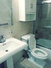 1864 NE 46th St, Unit E1 in Fort Lauderdale, FL - Foto de edificio - Building Photo