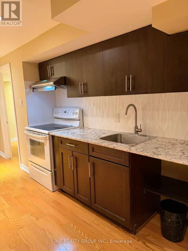 4650 Crosswinds Dr in Mississauga, ON - Building Photo - Building Photo