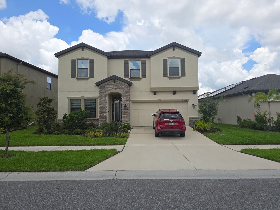 12623 Horseshoe Bend Dr in Lithia, FL - Building Photo