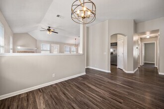 109 Fistral Dr in Hutto, TX - Building Photo - Building Photo