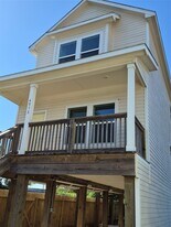 4012 Sealy Ave in Galveston, TX - Building Photo