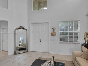 4400 Fox Ridge Dr in Weston, FL - Building Photo - Building Photo