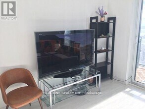 2200 Lake Shore Blvd W in Toronto, ON - Building Photo - Building Photo