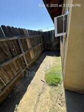 1226 S Santa Fe St in Visalia, CA - Building Photo - Building Photo