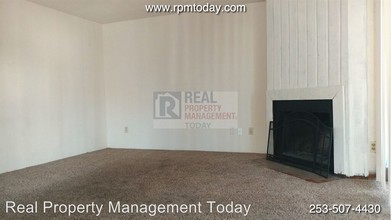 119 170th St E in Spanaway, WA - Foto de edificio - Building Photo