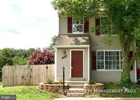 410 Windsor Ridge Ct in Fredericksburg, VA - Building Photo