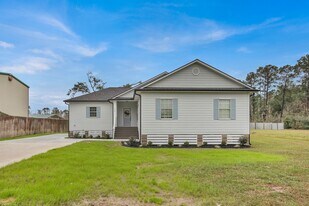 1030 White Cap Rd in Sulphur, LA - Building Photo