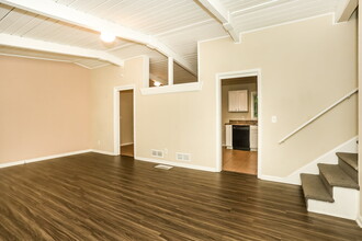 2410 Ridgeway Dr in Atlanta, GA - Building Photo - Building Photo
