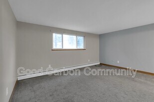 5454 Creekside Ct in Hamburg, NY - Building Photo