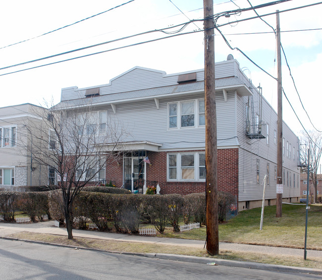 429 Rosehill Pl in Elizabeth, NJ - Building Photo - Building Photo