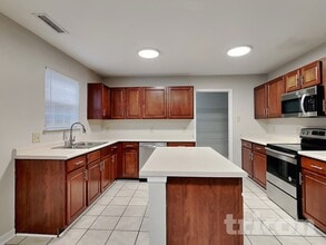 5616 Woodland Trace Blvd in Indianapolis, IN - Building Photo - Building Photo