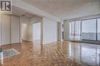 301 Prudential Dr in Toronto, ON - Building Photo - Building Photo