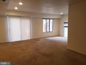 1005 Worthington Dr in Exton, PA - Foto de edificio - Building Photo