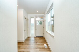 1319 Oppek St NE in Keizer, OR - Building Photo - Building Photo