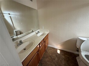 5073 Tunnel Falls Dr in Las Vegas, NV - Building Photo - Building Photo