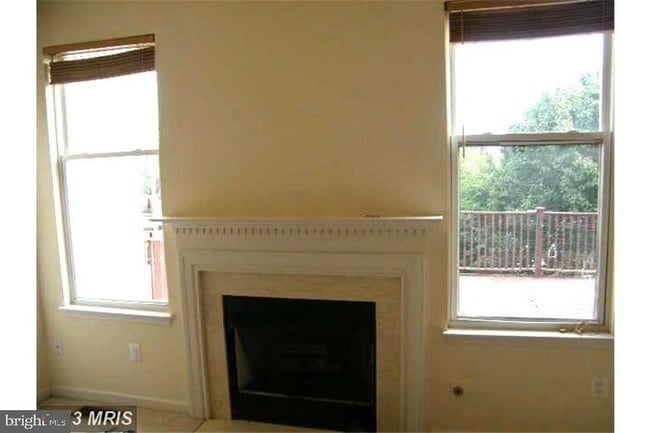 21505 Trowbridge Square in Ashburn, VA - Building Photo - Building Photo