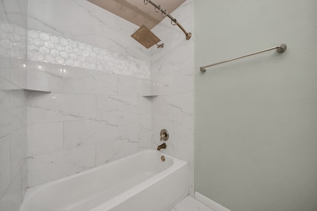 18330 Enchanted Rock Trail in Humble, TX - Building Photo - Building Photo