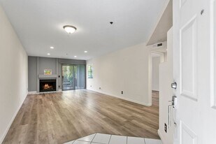 430 Lake St in Huntington Beach, CA - Building Photo