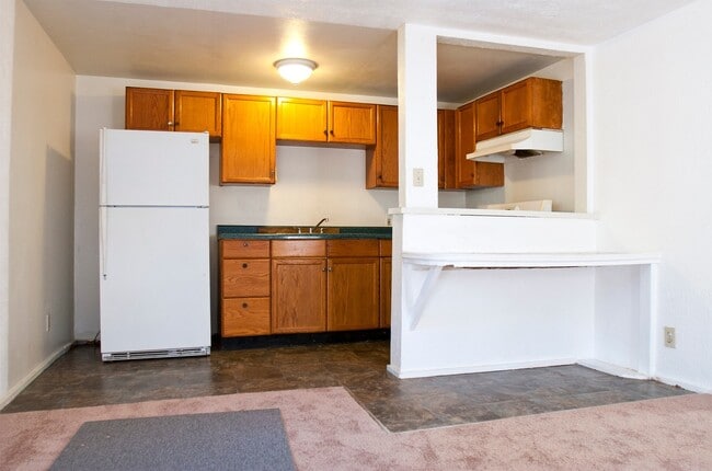 698 Brockhurst St in Oakland, CA - Building Photo - Building Photo