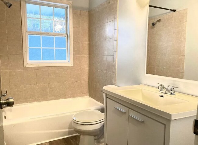 1318 Circle Terrace Blvd NE in Minneapolis, MN - Building Photo - Building Photo