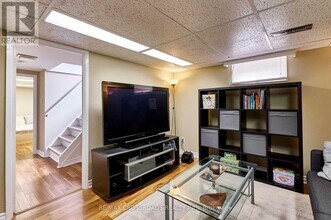 56 Harris Park Dr in Toronto, ON - Building Photo - Building Photo