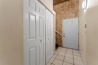 5039 Sunridge Palms Dr, Unit 204 in Tampa, FL - Foto de edificio - Building Photo