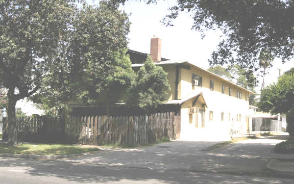 132 N Allen Ave in Pasadena, CA - Foto de edificio