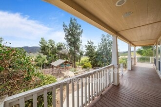 2921 Sunset Hills in Escondido, CA - Foto de edificio - Building Photo