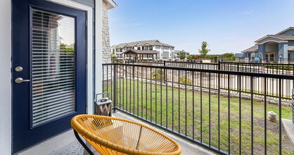 Parallax @ Georgetown Apartments in Georgetown, TX - Foto de edificio - Building Photo
