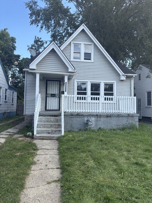 property at 13522 Glastonbury Ave