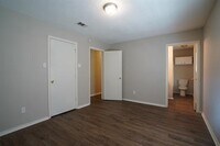 135 Pierce Dr photo'