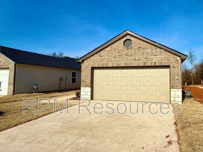 3329 Little Creek Dr in Mustang, OK - Building Photo - Building Photo
