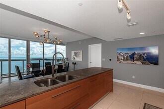 465 Brickell Ave, Unit 5101 in Miami, FL - Building Photo - Building Photo