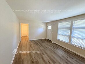 562 Whispering Hills Dr in Nashville, TN - Foto de edificio - Building Photo