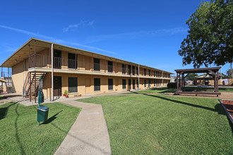 Vista Verde in Mesquite, TX - Foto de edificio - Building Photo