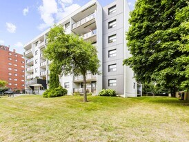 The Brighton in Niagara Falls, ON - Building Photo