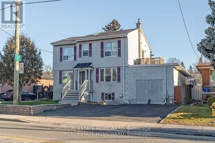 983 Victoria Park Ave in Toronto, ON - Building Photo