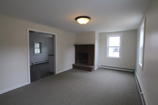 126 Maxwell Ln in Kingston, NY - Building Photo - Building Photo