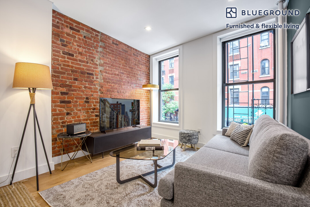 209 Mulberry St, Unit FL2-ID296 in New York, NY - Building Photo