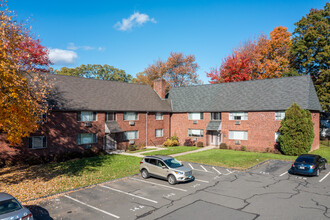 Woodbridge in Newington, CT - Foto de edificio - Building Photo