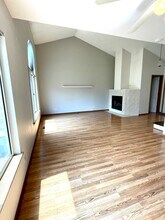 8 Crabapple Ct in Lake In The Hills, IL - Building Photo - Building Photo