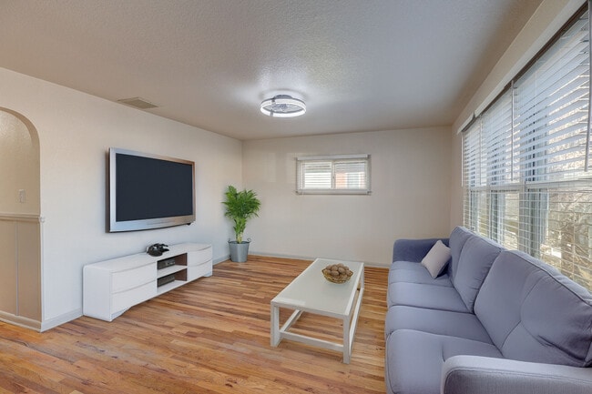 2327 Fulton St in Aurora, CO - Foto de edificio - Building Photo