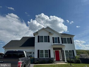 224 Westgate Dr in Mt Holly Springs, PA - Building Photo - Building Photo
