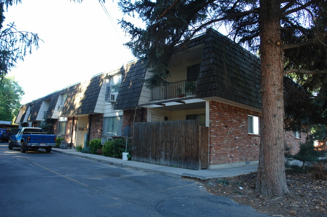 5575 W Franklin Rd in Boise, ID - Foto de edificio - Building Photo